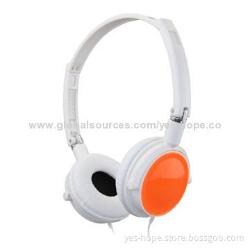 Music player headsets with 3.5mm plug
